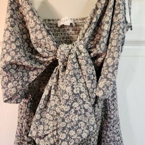 Cute maternity dress.